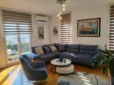 Prodajem lux dvosoban stan 71m2 Tuski put