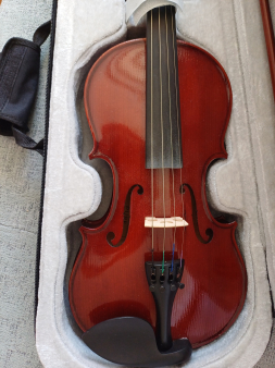 Prodajem malu violinu