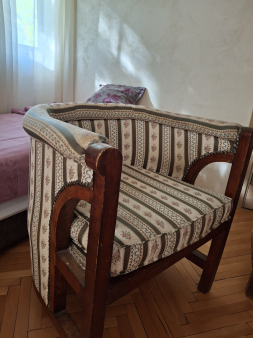 Prodajem 2 manje fotelje