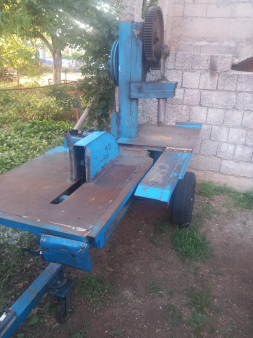 Prodajem masinu za seganje i cijepanje drva         068 000 317