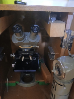 Prodajem medicinsku opremu sa mini biohemijskom laboratorijom