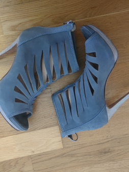 Prodajem Miss Sixty štikle