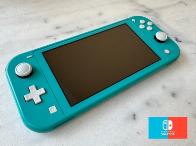 Prodajem Nintendo Switch Lite - malo korišćen