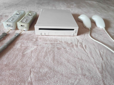 Prodajem Nintendo Wii