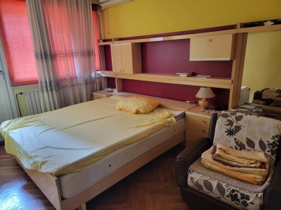 Prodajem odlično očuvanu spavaću sobu