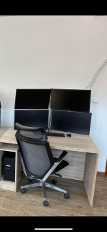 Prodajem Pc i 4 monitora (9 komada)