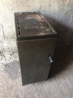 Prodajem pec na drva kvalitetna samot zdrav kvalitetna a grije zvek Podgorica 90e snizeno zaintere