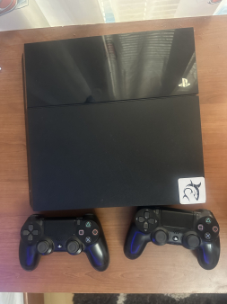 Prodajem PlayStation 4