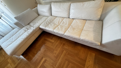 Prodajem polovnu bijelu koznu garnituru