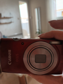 Prodajem potpuno novi fotoaparat canon