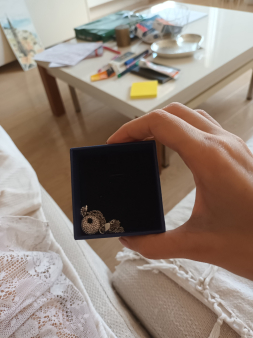 Prodajem potpuno novu ogrlicu svarovski