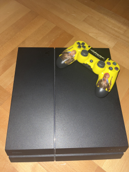 Prodajem PS4 1TB (dobro ocuvan)