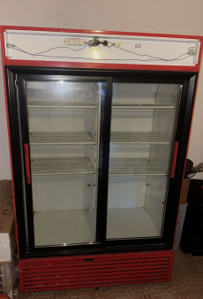 Prodajem rashladnu vitrinu u ispravnom stanju!