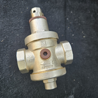 Prodajem regulator pritiska za vodu, nov