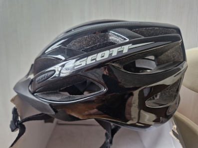 Prodajem Scott kacigu
