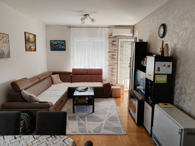 Prodajem stan 51m2 na Tuskom putu