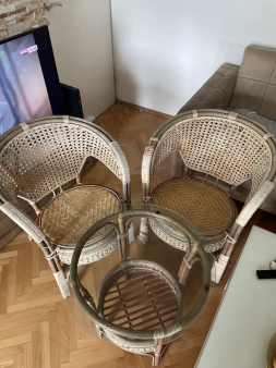 Prodajem sto i dvije stolice za terasu.