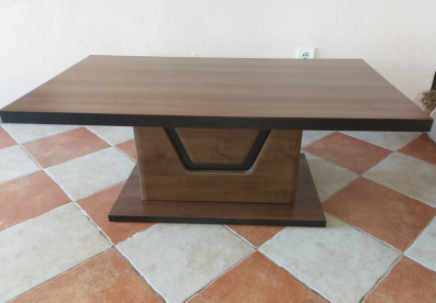 Prodajem sto za dnevni boravak , malo koriscen, ocuvan. 067 331 560