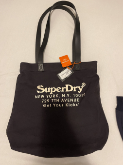 Prodajem torbu superdry