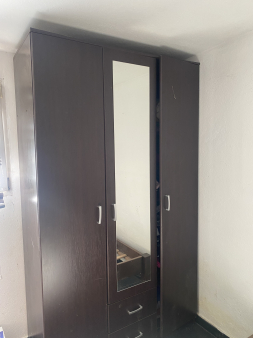 Prodajem trokrilni ormar