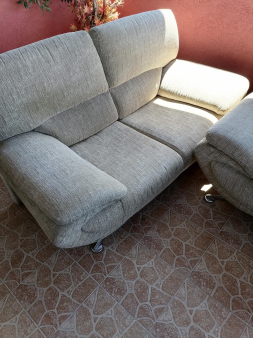 Prodajem trosed i dvosed,očuvano,nema oštećenja