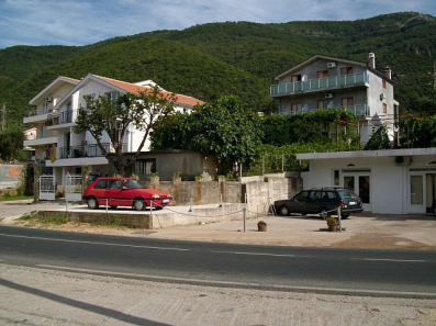 Prodajem trosoban stan od 72m2 u Đenoviću, Herceg Novi
