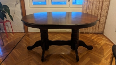 Prodajem trpezarijski sto