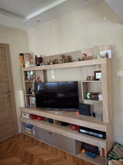 Prodajem TV kokodu ta dnevnu sobu