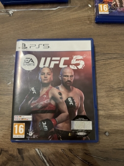 Prodajem UFC5 Ps5