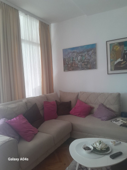 Prodajem ugaona garnituru,kao nova