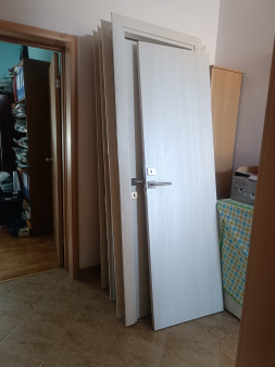 Prodajem unutrašnja vrata