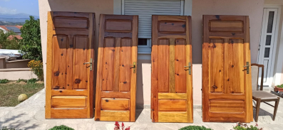 Prodajem 7 unutrasnjih vrata (borovo drvo)