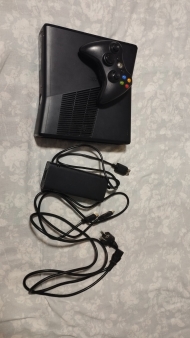 Prodajem xbox 360 top stanje