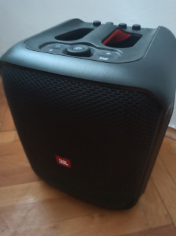 Prodajem zvučnik JBL PartyBox Encore