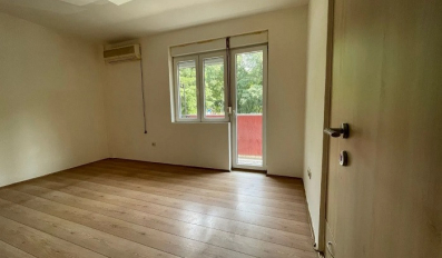 Prodajemo dvosoban stan Preko Morače 55m2, visoko prizemlje