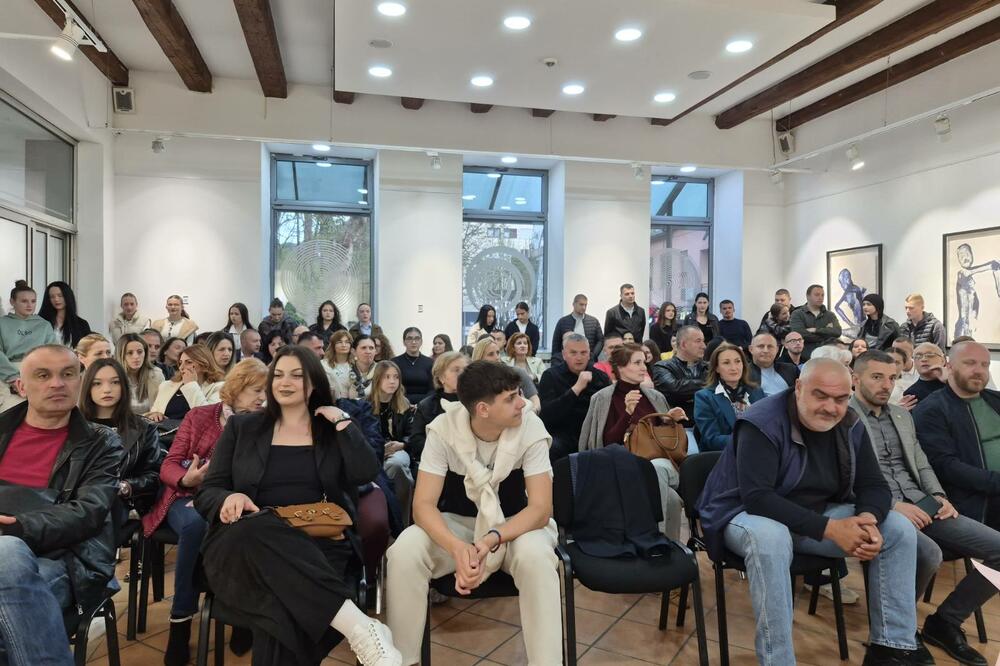 Promocija knjige pjesama Jovane Bogavac: "Eruptivni niz ispovjednih tekstova u kojima subjekt proživljava i preživljava"