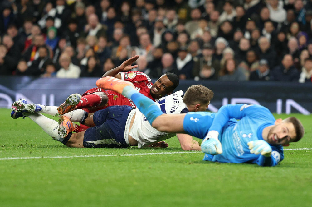 Proradila kombinacija Virc-Isak, Liverpul s dva igrača više jedva osvojio sjeverni London