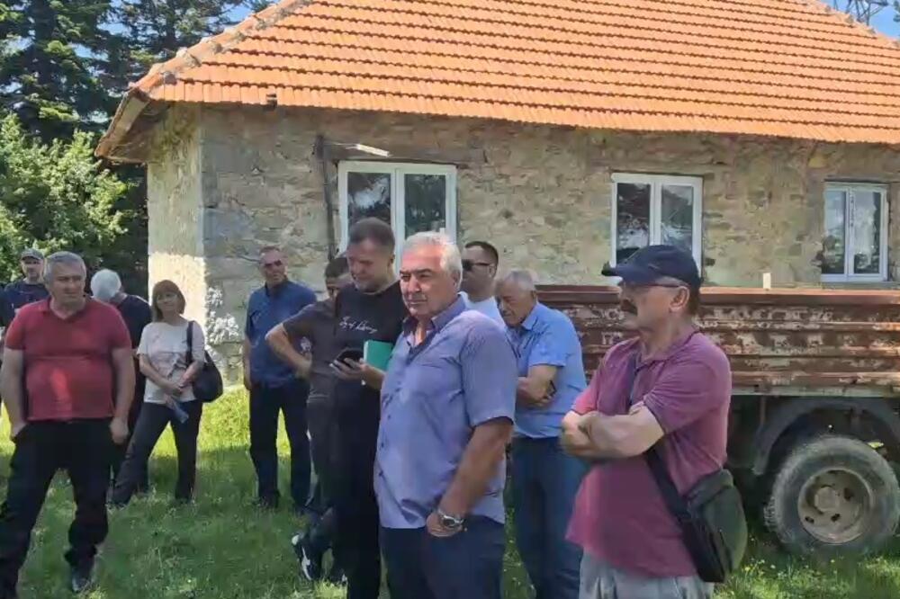 Protest mještana Kovrena, Gorica i okolnih sela: "Smolović nije naš predsjednik, podvaljuje, zavađa narod..."