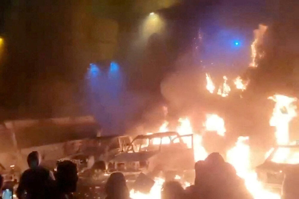 Pucali i na one koji su samo posmatrali proteste