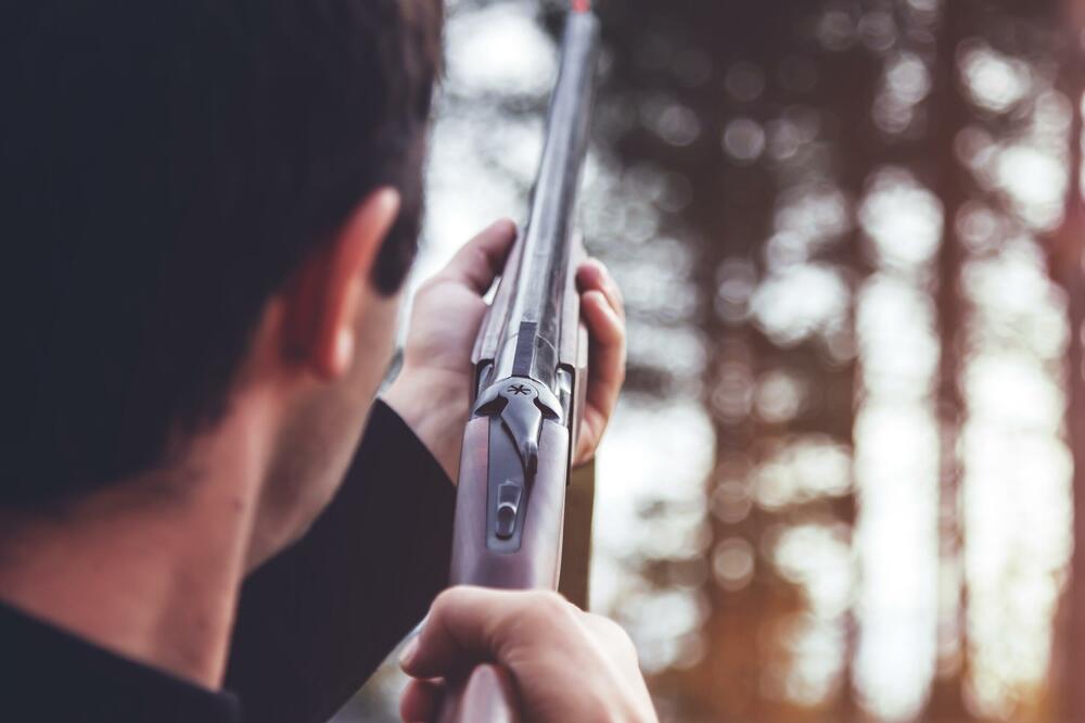 Pušku držim zbog tebe: Pdređen pritvor Plavljaninu okrivljenom za nasilje u porodici