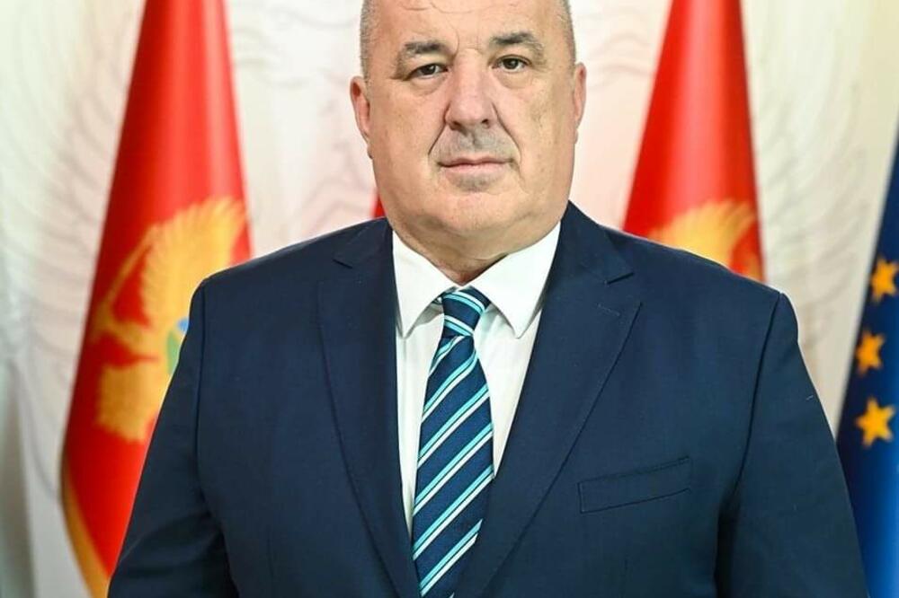 Rađenović imao udes sa službenim automobilom, povrijedio glavu