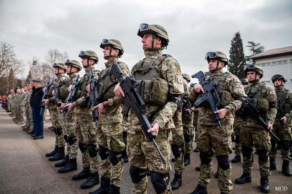 Rapisani oglasi za prijem novih pripadnika Vojske Crne Gore