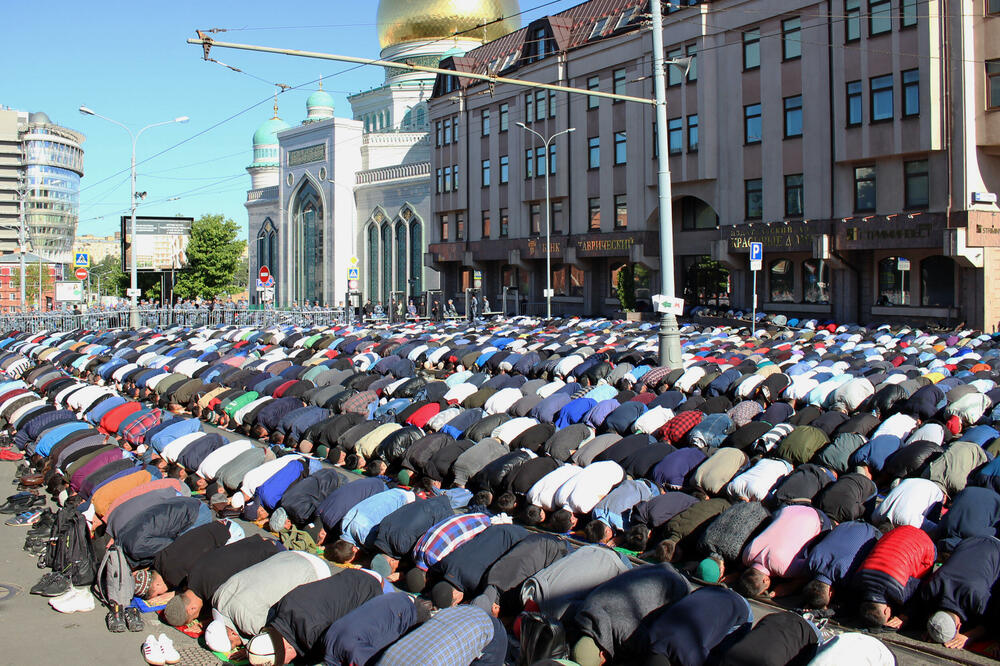 Rastuće nezadovoljstvo u Rusiji zbog molitvi muslimanskih migranata na javnim mjestima