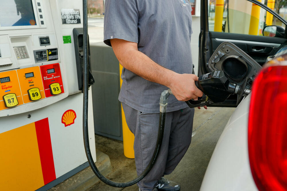 Rat s Iranom podigao cijenu nafte iznad 100 dolara po barelu prvi put od 2022. godine