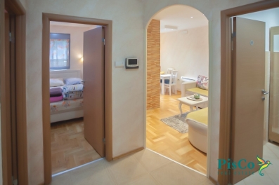 Renoviran dvosoban stan Preko Morače 53m2
