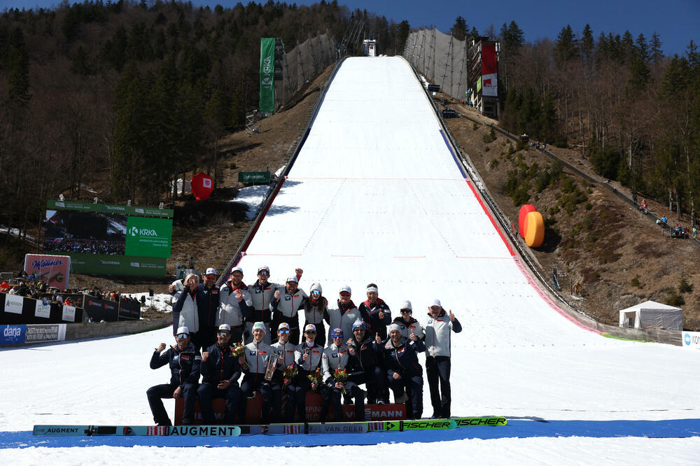 Reprezentacija Austrije pobjednik ekipnog takmičenja u ski letovima na Planici