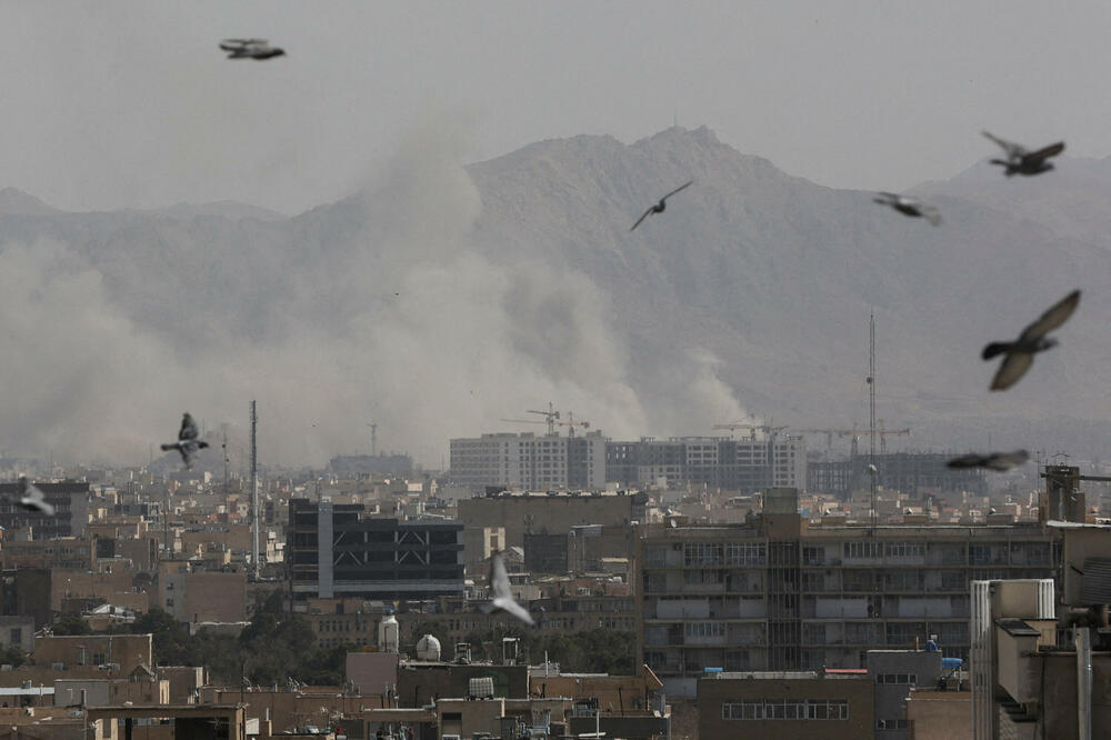 Rojters: Američko-izraelski napadi izazvali strah i paniku u Iranu