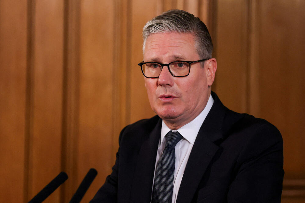 Rojters: Starmera čeka ključni sastanak u Britaniji dok rastu pozivi da podnese ostavku