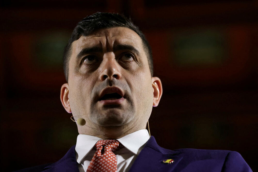 Rumuni biraju između Zapada i Simiona