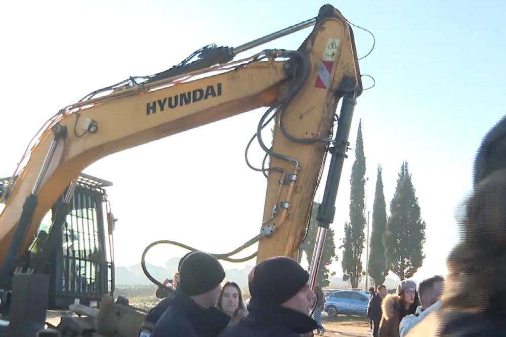 Rušenje dijela stadiona DG Arena u Donjoj Gorici još nije počelo: Građani prepriječili put mašinama